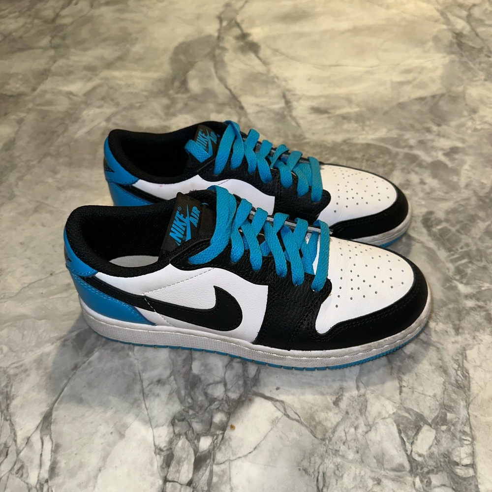 Nike Men's White and Blue Sneakers